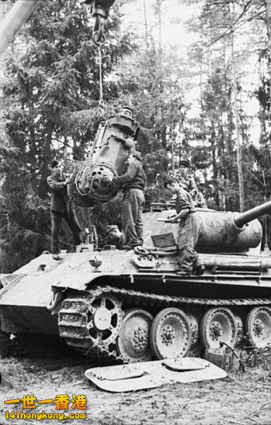 Repair of the transmission of a Panther.jpg