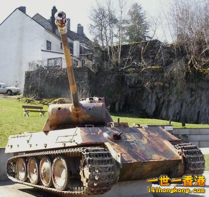 陳列在比利時霍發來茲博物館門外的豹式坦克G型。.jpg