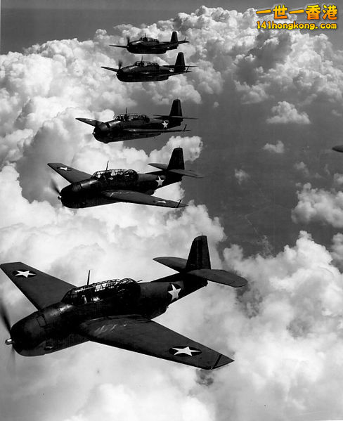 TBF在諾福克基地上空的飛行編隊，攝於1942年.jpg