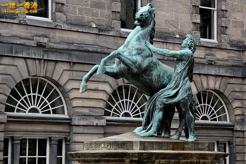 A statue showing Alexander taming Bucephalus in Edinburgh.jpg