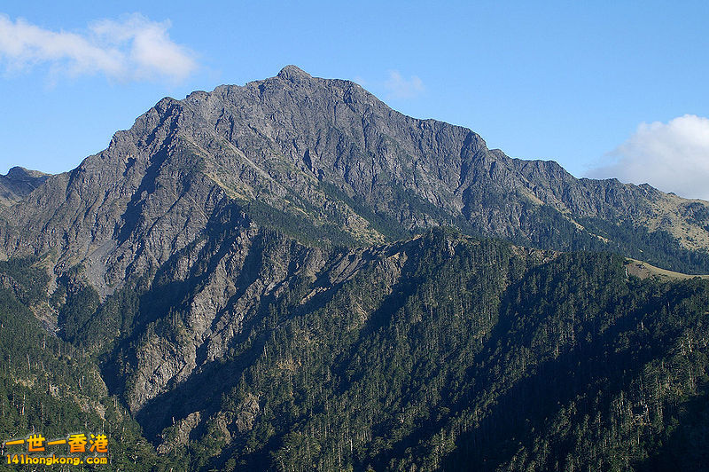 自審馬陣山草原眺望南湖大山.jpg