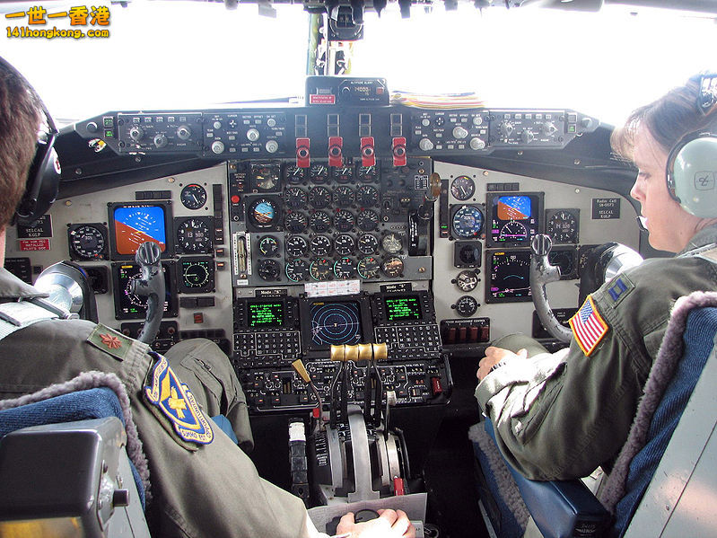 KC-135R飛行操縱席.jpg