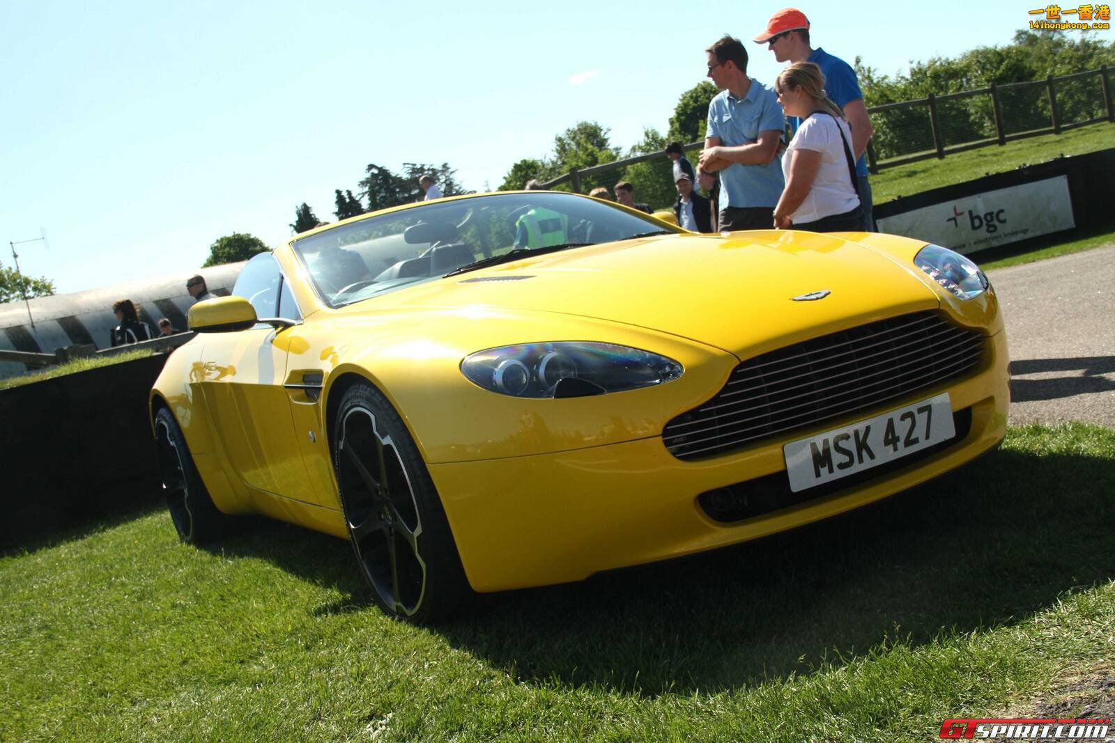 aston-martin-v8-vantage-roadster_tn.jpg