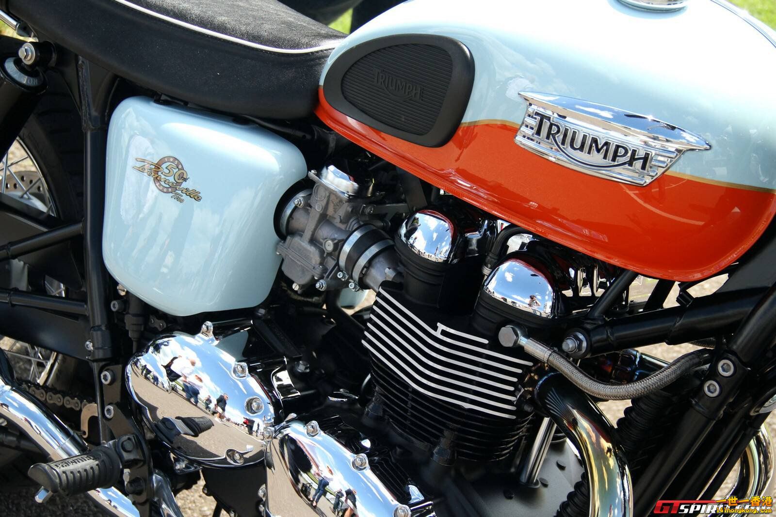 triumph-motorcycle_tn.jpg