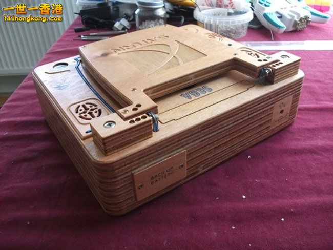 Wooden-Sega-Saturn-3.jpg