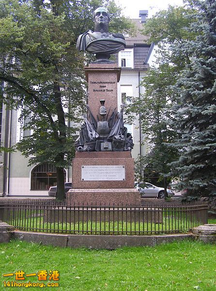 Bust of Barclay de Tolly in Tartu, Estonia..jpg