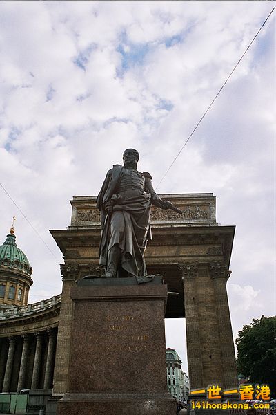 Statue of Barclay de Tolly in front of the Kazan Cathedral in St Petersburg.jpg