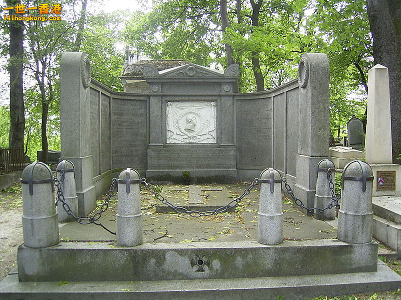 Marshal Ney\'s gravesite in Père Lachaise Cemetery..jpg