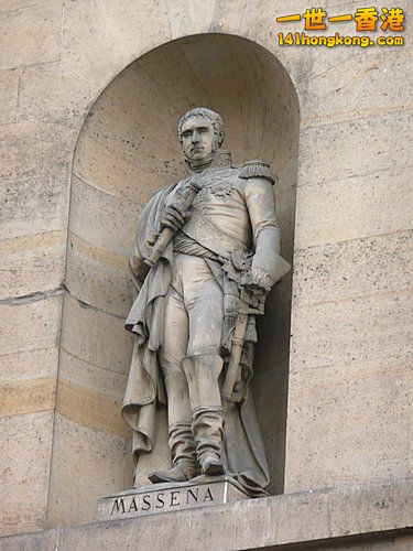 羅浮宮的馬塞納元帥雕.jpg