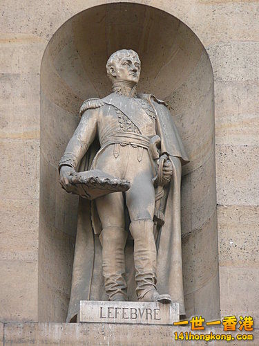 在羅浮宮的勒費弗爾元帥雕像.jpg