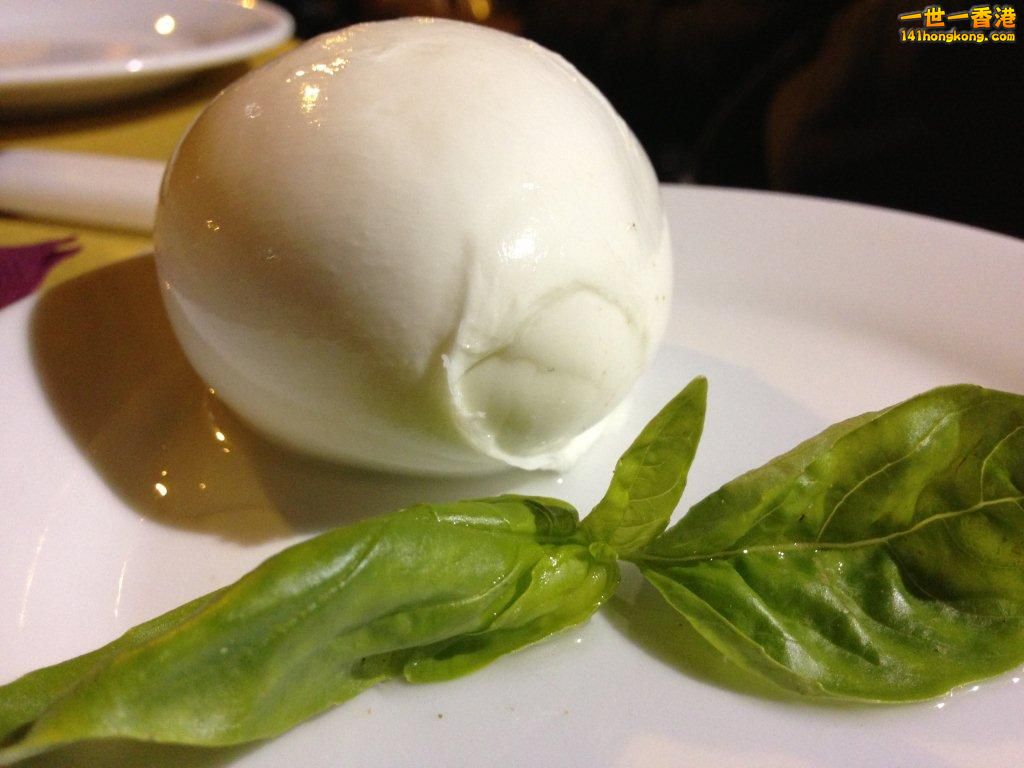 bufala-buffalo-mozzarella-rome-cheese.jpg