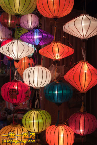 one_of_the_numerous_colorful_paper_lantern_shops_in_hoi_an_vietnam.jpg