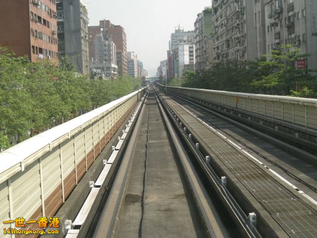 台北架空鐵路一景.jpg