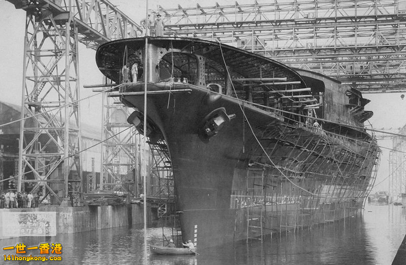 1925年在吳海軍工廠進行改造空母工程的赤城號.jpg