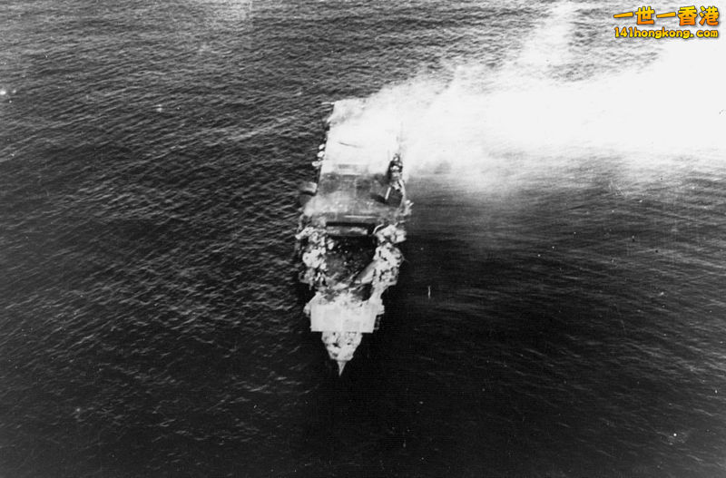 中途島海戰中遭到轟炸而起火燃燒的飛龍號.jpg