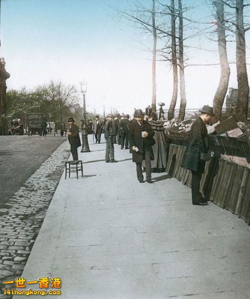 Then     Les Bouquinistes, the book sellers selling their books along the banks .jpg