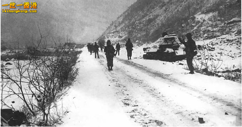 A patrol from US 3rd Infantry Division’s Task Force Dog moves into Funchilin Pa.jpg