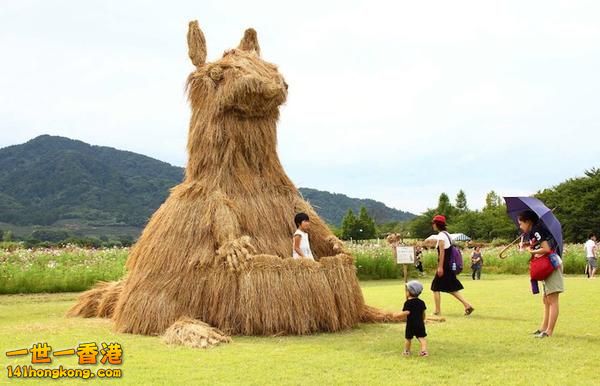 straw_art_festival_2013_3.jpg