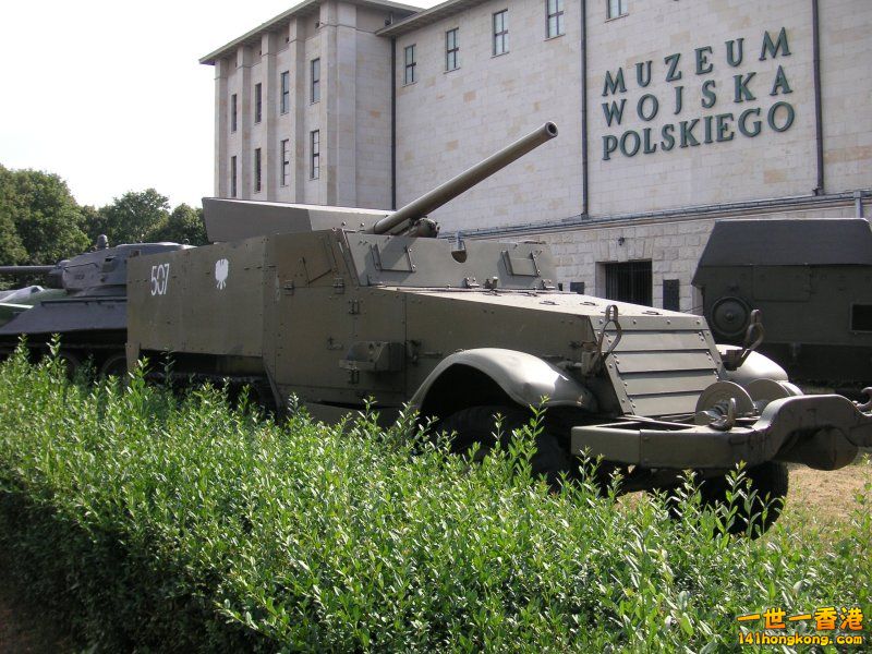 一台T48 57 mm砲車，在波蘭軍事博物館..jpg
