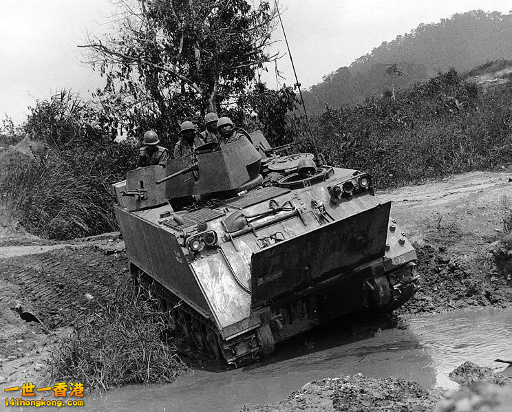 M113裝甲騎兵攻擊型於1966年的越南.jpg