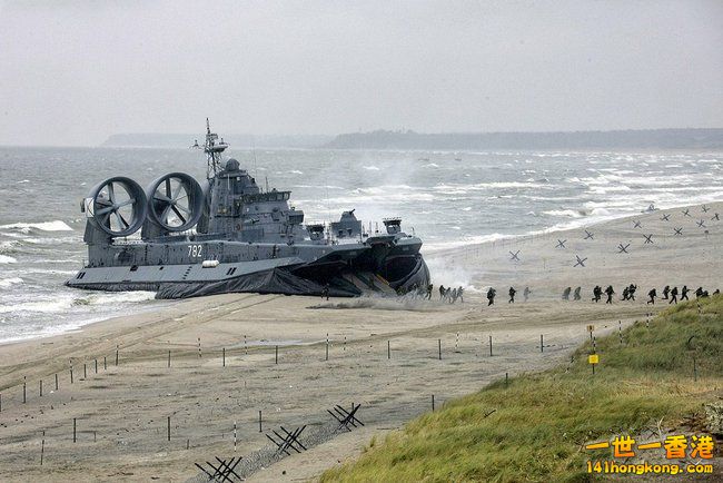 俄羅斯海軍的歐洲野牛級在演習中.jpg