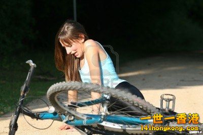 5203323-female-bike-rider-takes-a-tumble-and-lying-on-the-ground-on-pain.jpg