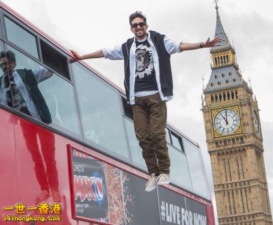 Magician floats besides a 15ft bus on the streets of London3.jpg