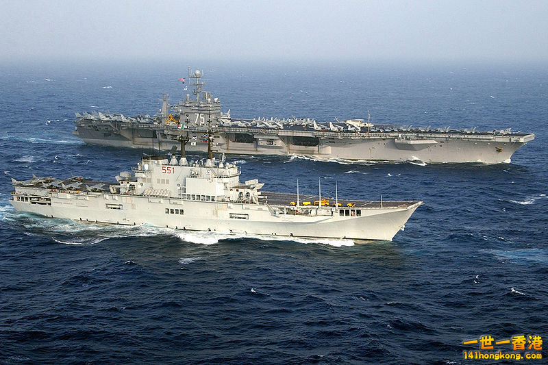 在摩洛哥外海所舉行的莊嚴之鷹2004（Majestic Eagle 2004）多國演習中，加里波底號與美國海軍航空母艦杜魯門號並排航行。.jpg.jpg