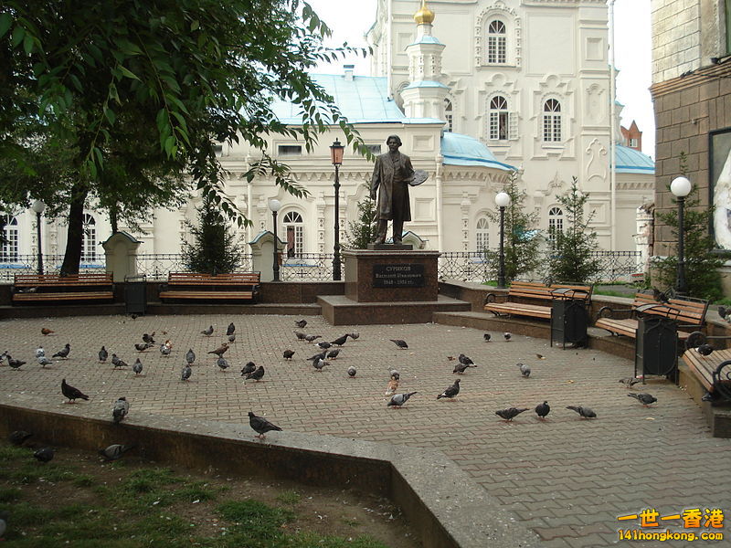 Monument to Vasily Surikov.jpg