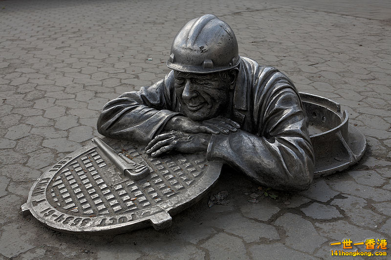 Omsk plumber monument.jpg