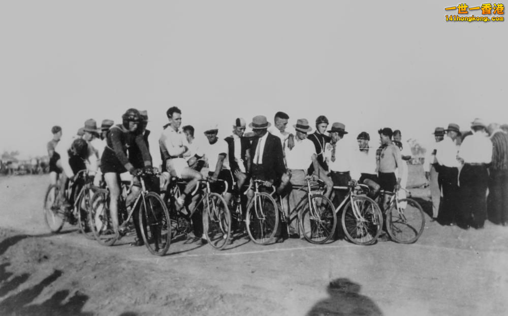 StateLibQld_1_103666_Start_of_a_bicycle_race_at_the_Ayr_Showgrounds,_Queensland,.jpg