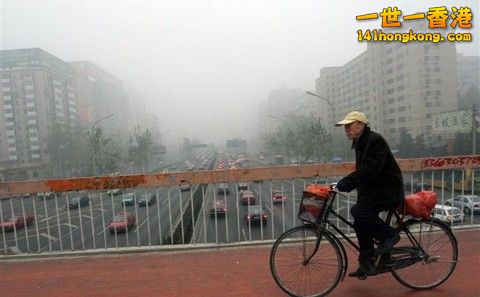 main_air_pollution_bicycle_bridge.jpg