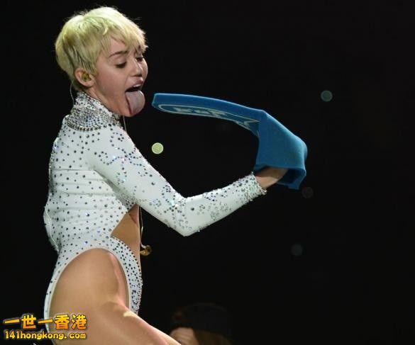 Miley-Cyrus-image-miley-cyrus-36668097-585-487.jpg