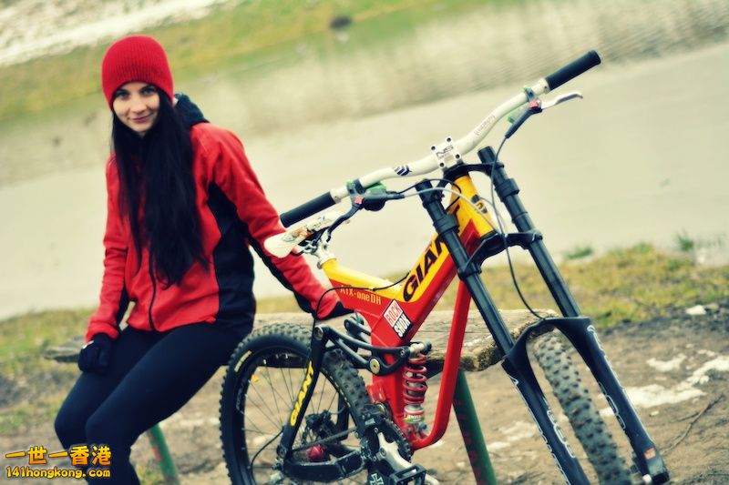 girl-on-downhill-mtb-bike.jpg