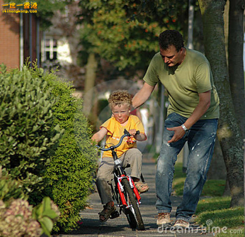 kid-learning-biking-13035313.jpg