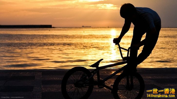 sunsets beach bmx boys motorbikes trick 1920x1080 wallpaper_www.wallpaperfo.com_36.jpg