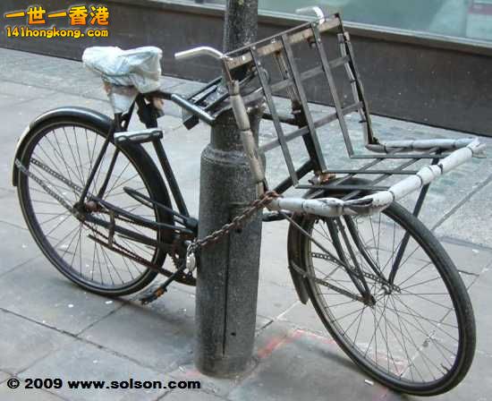 solson_workbike_chained_to_lamp_post_meard_street_london_soho_17th_october_2007.jpg