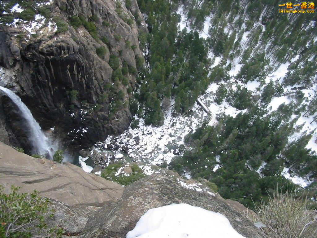 Yosemite_-_Lower_Falls_from_Trail.jpg