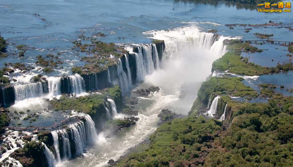 Iguazu_Falls_Iguazu_National_Park_1.jpg