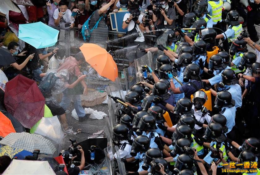 140928-hong-kong-pepper-spray-jms-2241_f065f0388936f0abae30d3aa244309da.nbcnews-.jpg