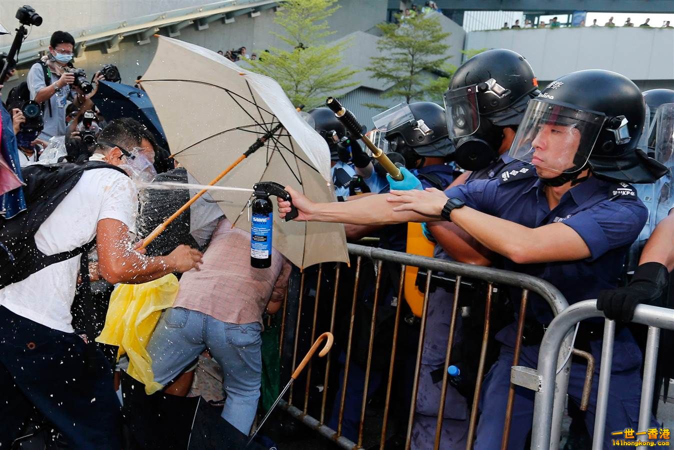 ss-140928-hong-kong-protests-1.nbcnews-ux-1360-900.jpg