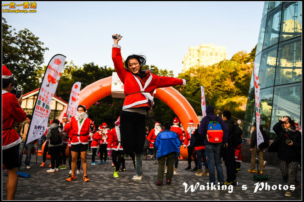 141214 Santa Run - 0010.jpg