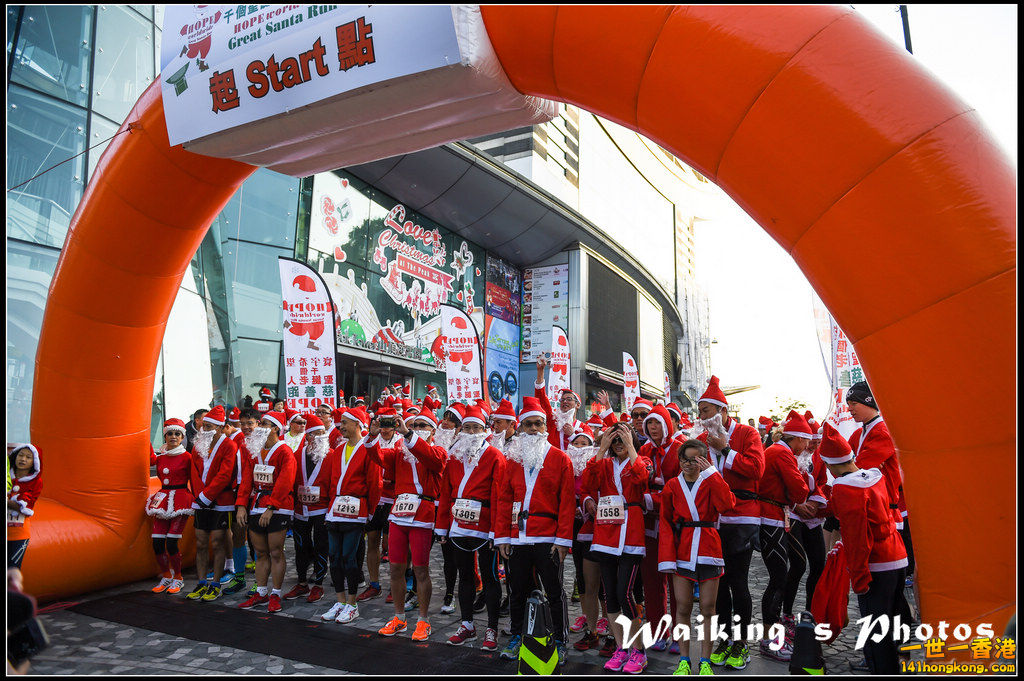 141214 Santa Run - 0015.jpg