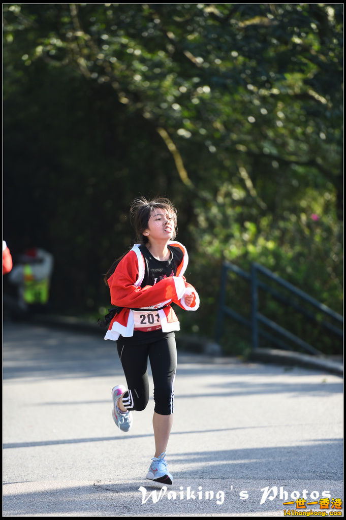 141214 Santa Run - 0083.jpg