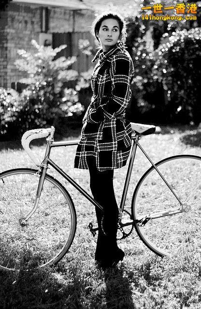 bicycle-bike-black-and-white-cute-girl-Favim.com-118910.jpg