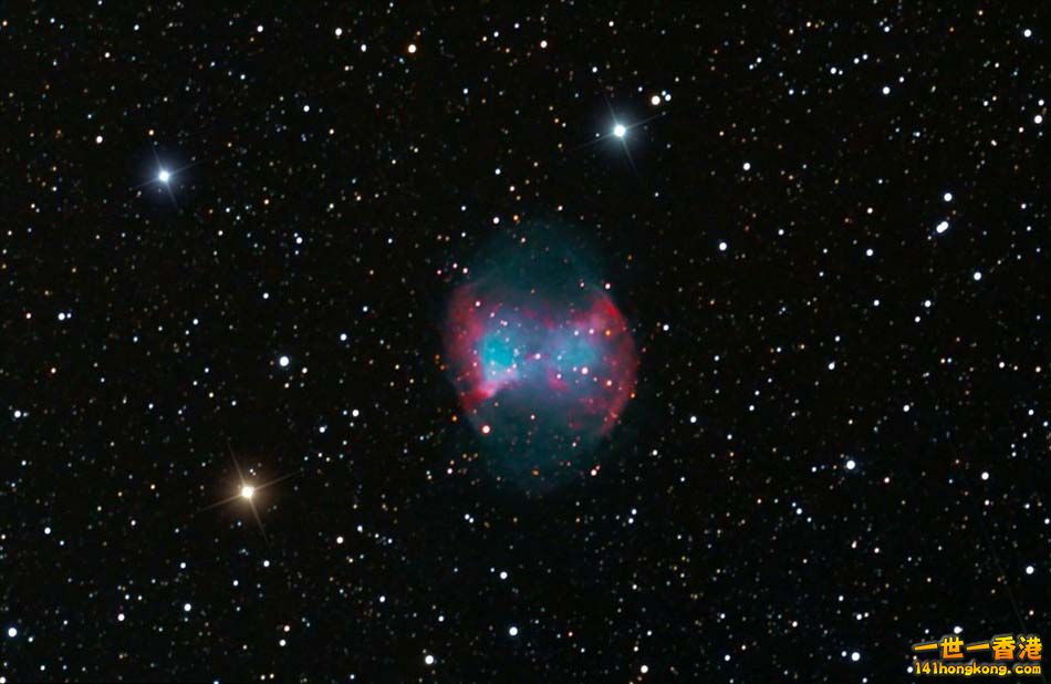 803   啞鈴星雲，位於狐狸星座，距離地球1360光年.jpg