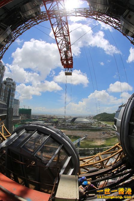 studio-city-macau-golden-reel-figure-eight-ferris-wheel-6.jpg