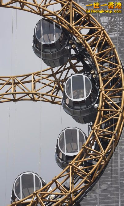 studio-city-macau-golden-reel-figure-eight-ferris-wheel-5.jpg