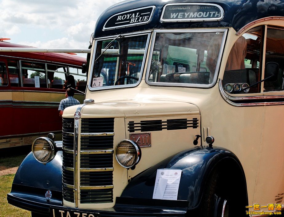 Royal_Blue_Coaches_coach_1411,_1949_Bedford_OB_Duple_Vista_LTA_750b.jpg