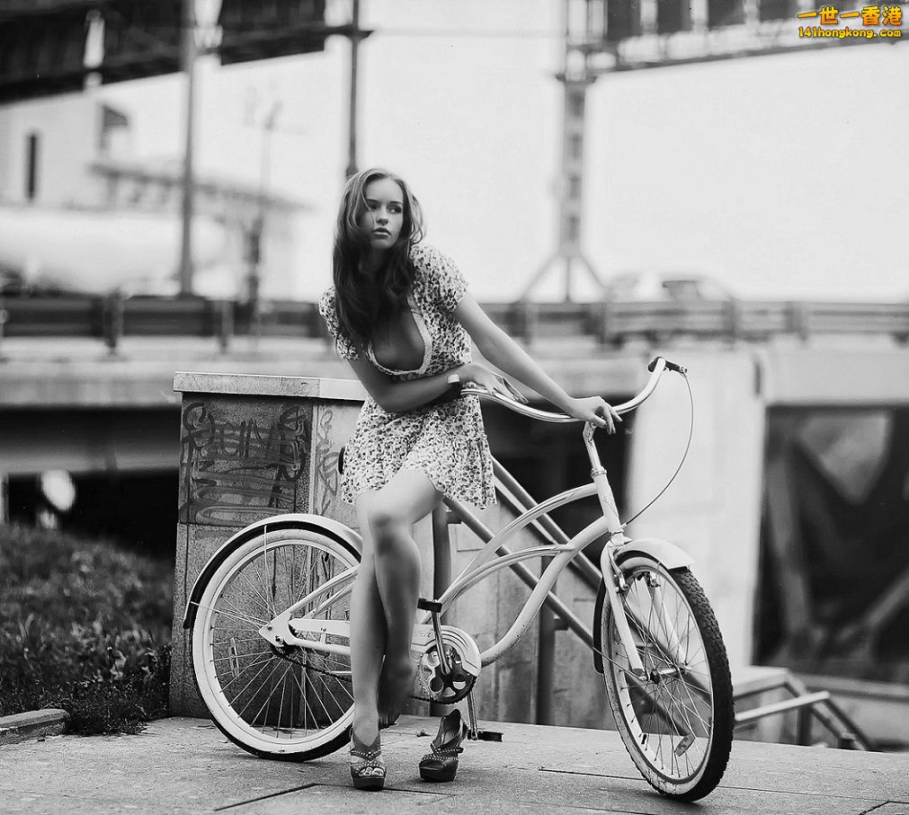 ____Karen-Abramyan-bicycle-retro-style-sexy-women-wallpaper_.jpg